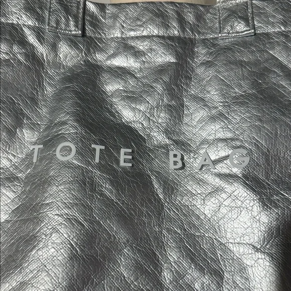 Chic Metallic Silver Tote Bag - Picture 2 of 3